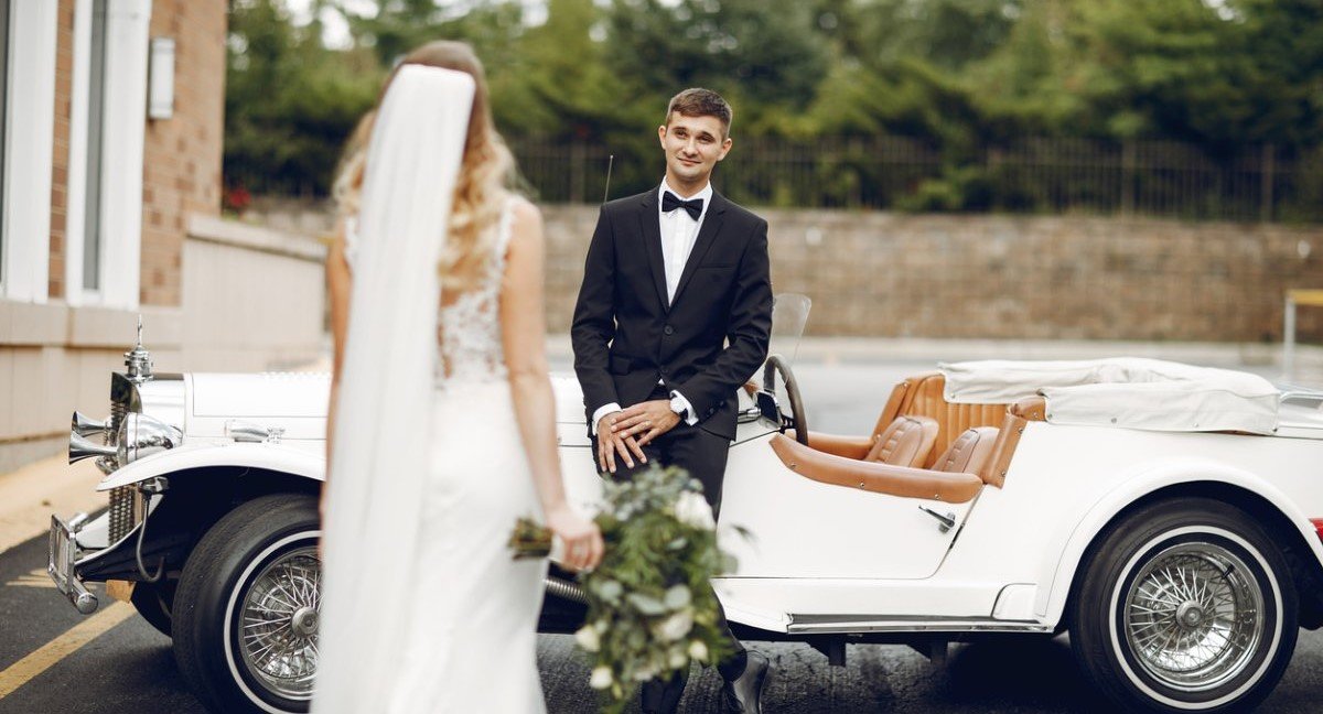 Luxury Wedding Taxi Car in Kochi